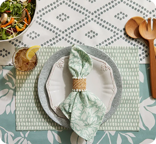 1-Tablecloth – Underwater World Seamless Pattern With Hand Drawn Coral And Seaweed (Copy)